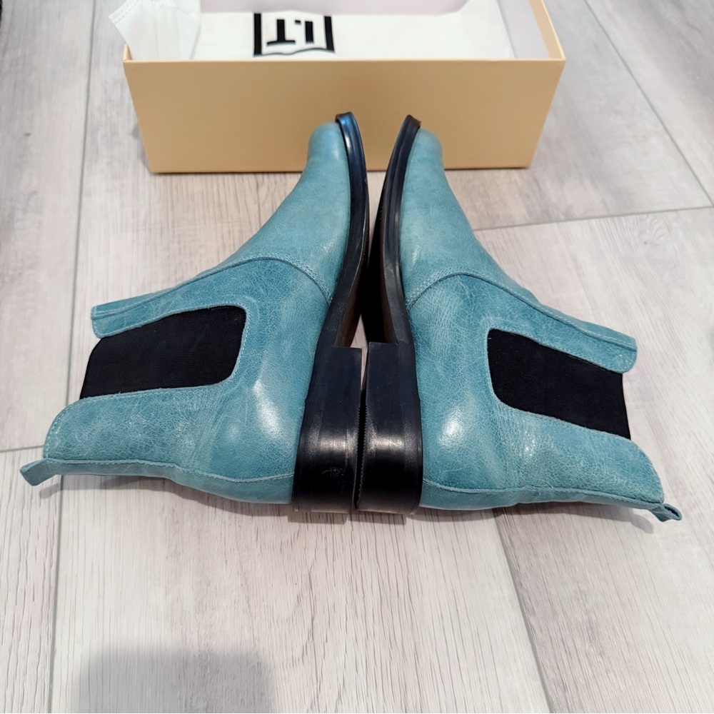 Ultra comfortable genuine leather booties in turquoise NIB - Picture 2 of 5